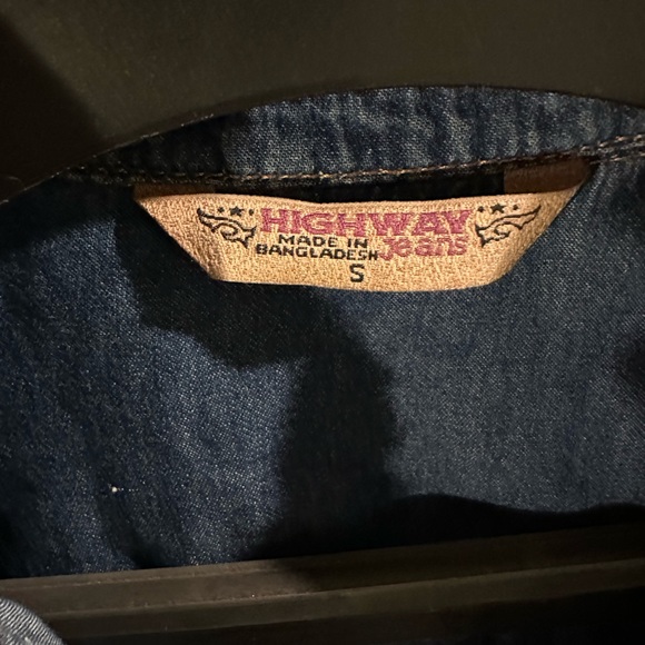 Highway Jeans 💙 Blue Denim Women’s button up shirt sz S! - Picture 2 of 3